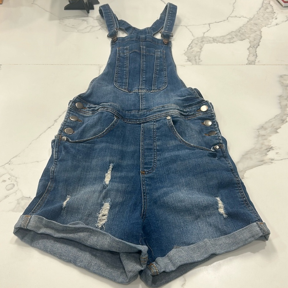 Harper Denim Overall Roll Up Shorts. Distressed Ripped Shorts. Size S (984G)